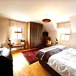 Alaind Lodges, Lodge