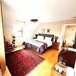 Alaind Lodges, *
