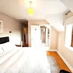 Alaind Lodges,