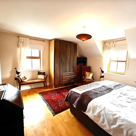 Alaind Lodges, Lodge
