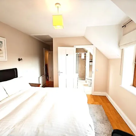 Alaind Lodges,