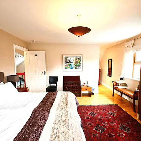 بيت خشبي Alaind Lodges, *